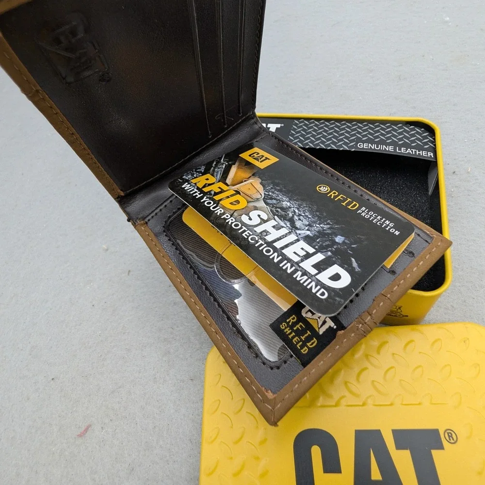 CAT 29CTW00017-230 Leather RFID Bi-fold Wallet Men Tan Genuine Leather OS